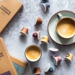 De Koffiejongens - Proefpakket - Nespresso Cups - 100% Biologisch Afbreekbaar - 6x10 Cups - Nespresso Compatible 7 De Koffiejongens - Proefpakket - Nespresso Cups - 100% Biologisch Afbreekbaar - 6x10 Cups - Nespresso Compatible -Koffie Series Winkel 1200x1200 11