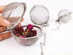 Kruidenei - Kruidenbuil - Kruidenfilter - Kruidenbol - Kruidenzeef - Filter Voor Kruiden - Thee Ei - Theezeef - 5,5CM Doorsnee -Koffie Series Winkel 1200x903 3