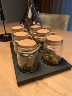 Theeplank Black Edition Met 6 Potjes En Houten Lepel Voor Thee Theeplateau ( Vervanger Van Theedoos ) MeubelZwagerij -Koffie Series Winkel 900x1200 9